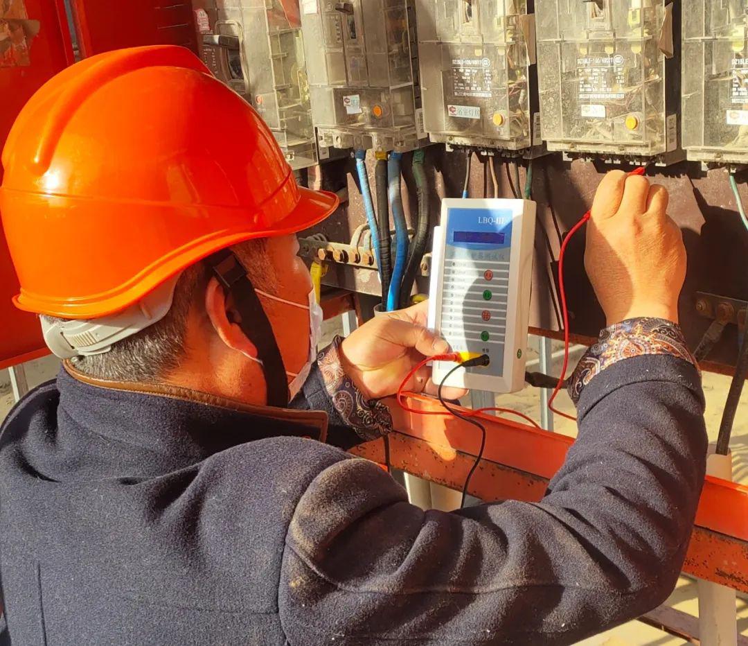 第三項目部深入開展機(jī)電設(shè)備接地隱患大排查，筑牢安全生產(chǎn)防線